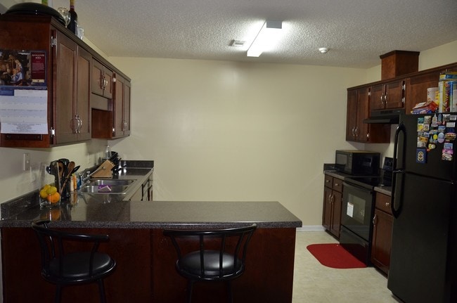 Building Photo - 305 Camden Ct