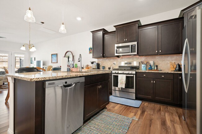 Building Photo - 3be / 2.5ba Easy Access to Duke Townhouse