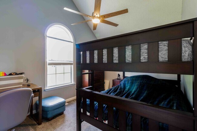 Building Photo - 3 bedroom Dog Friendly Home For Rent with Swimming Pool!