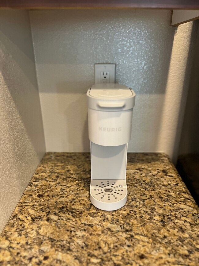 Building Photo - 10545 Zenor Ln