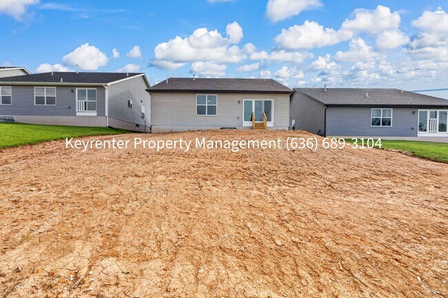 Building Photo - Spacious 3BR Home with Open Floor Plan, Walk-In Closet & Patio