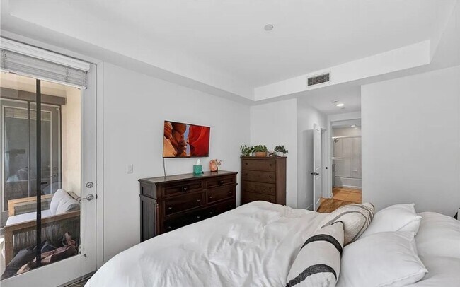 Building Photo - **150 The Promenade N #415 Long Beach** Upstairs Spacious 2 bedroom 2 bath !!2 weeks free OAC!!