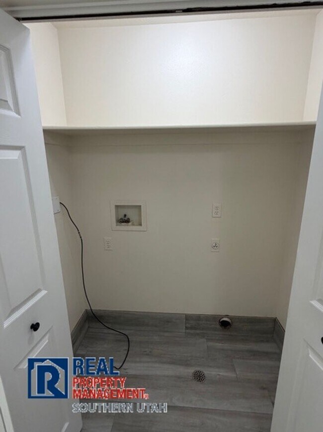 Building Photo - Remolded 3 Bedroom near Costco