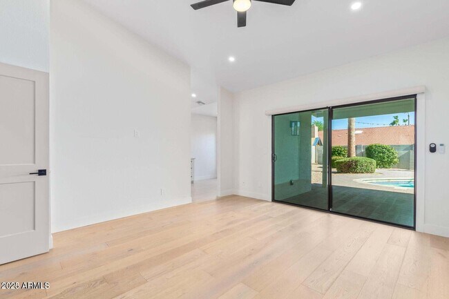Building Photo - 5715 E Campo Bello Dr