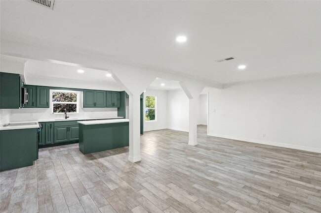 Building Photo - 5425 Jeffrey St