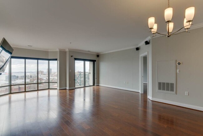 Building Photo - Spectacular Penthouse Condo in Downtown No...
