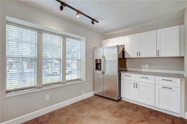 Building Photo - 6009 Avery Island Ave
