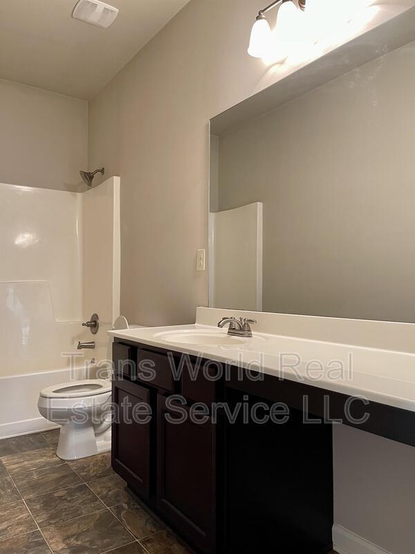 Building Photo - 7260 Silk Tree Pointe