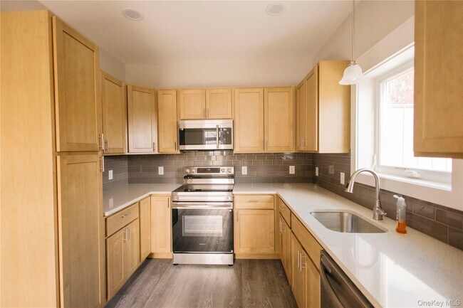 Building Photo - 104 North Rd