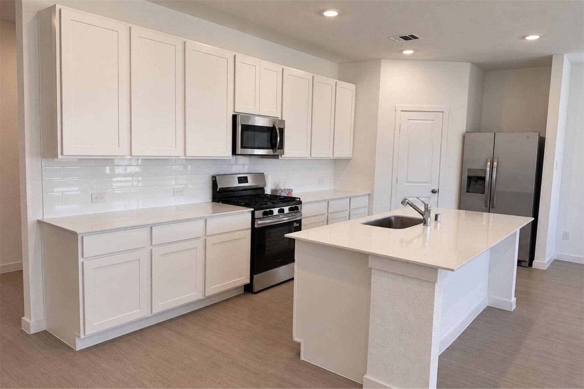 Building Photo - 635 Stud Dr