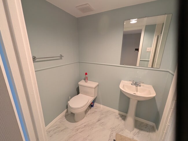 Building Photo - 10728 Bridlerein Terrace