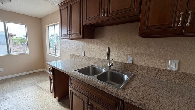 Building Photo - Two Bedroom One Bathroom Apartment in San Bernardino!