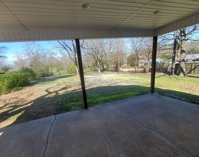 Building Photo - Contact Property managers Jeff and Tonia Rollins 501-626-9917