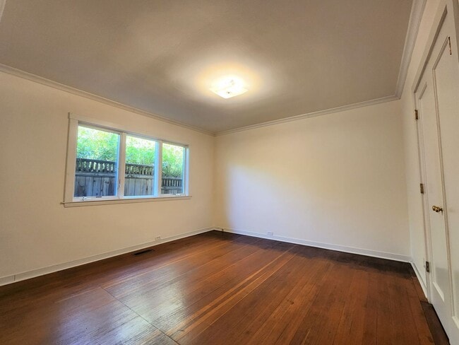 Building Photo - Charming Single Family Home in Downtown Pa...