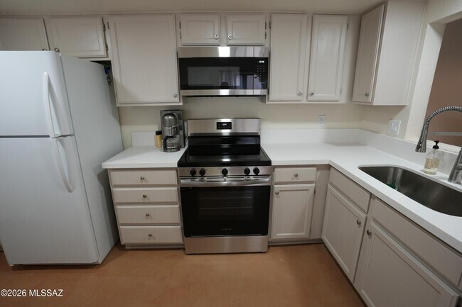 Building Photo - 2549 N Palo Santo Dr
