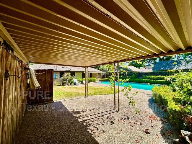 Building Photo - 5721 El Campo Ave