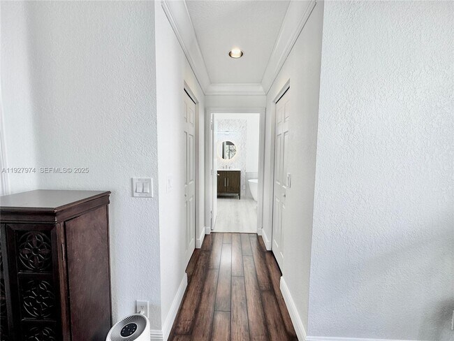 Building Photo - 19754 Dinner Key Dr