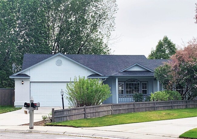 Building Photo - Great 3 bed 2 bath home in downtown Eagle.