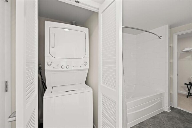 Building Photo - 1405 S Fern St