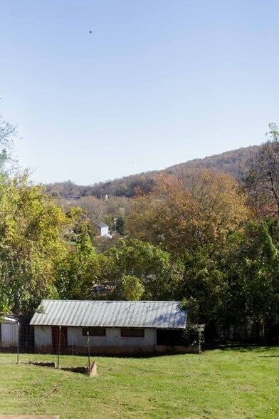 Building Photo - 1602 Monticello Rd