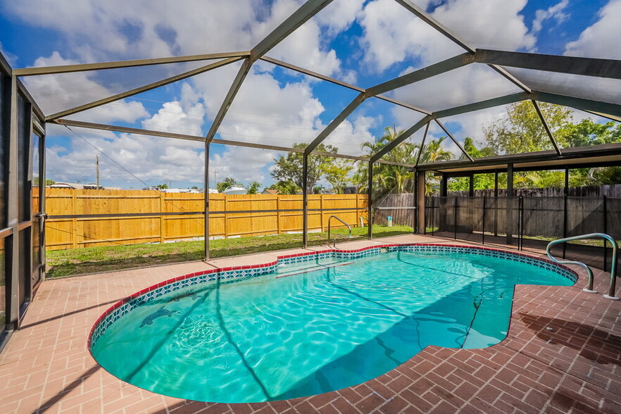 Building Photo - 971 Winsome Rd