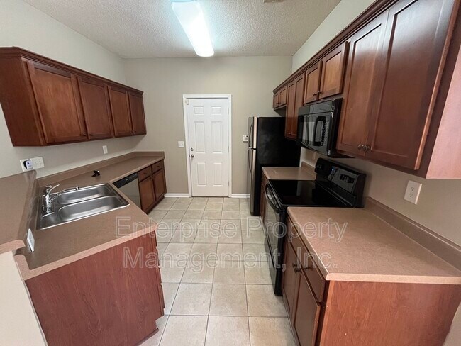 Building Photo - 5236 Laurel Home Cove