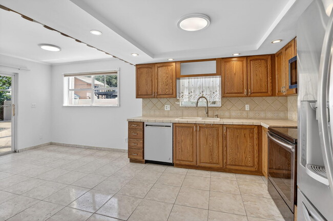 Building Photo - 5514 SW 44th Terrace