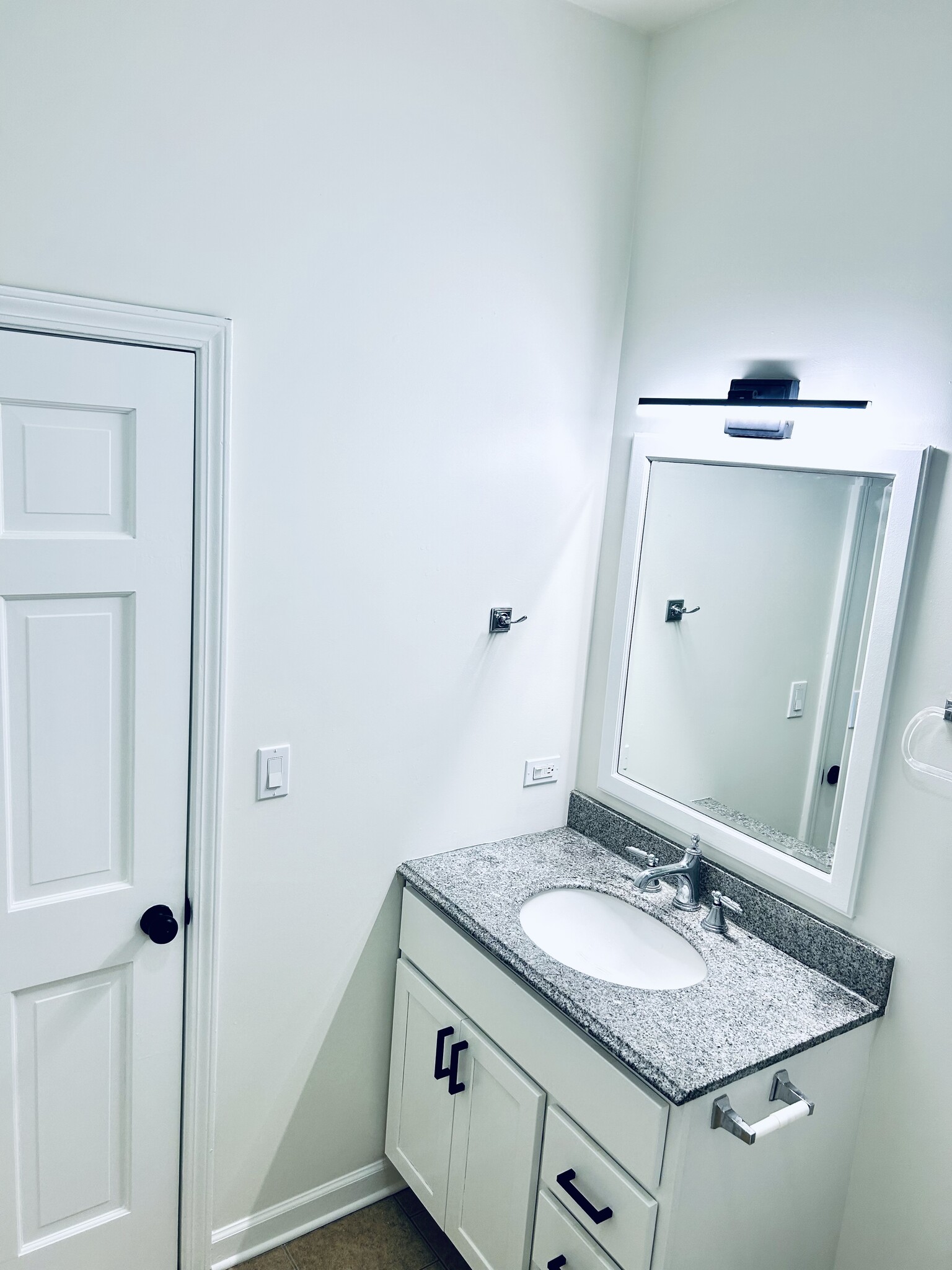 Building Photo - 3227 S May St