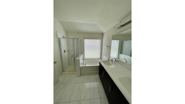 Building Photo - 1304 Rosebush Rd
