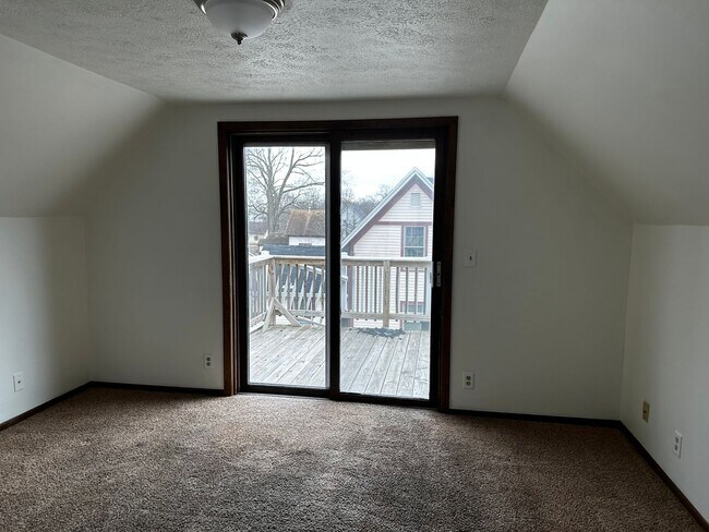 Building Photo - 745 Elm St