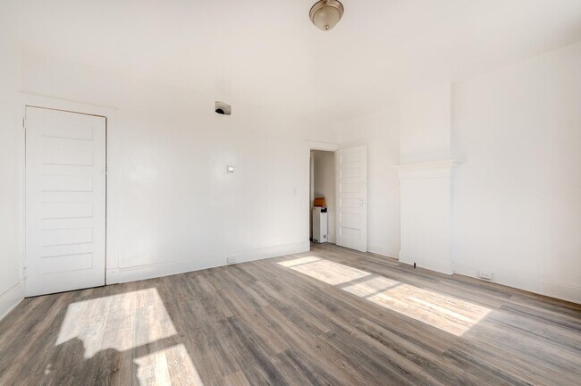 Building Photo - 3422 Ward St