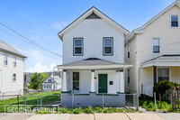 Building Photo - 832 Crest Ave