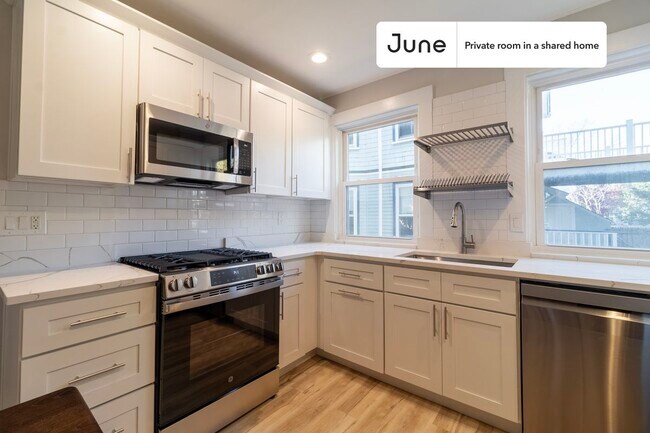 Building Photo - Room in Shared 5 bed/2 bath home in Brookline