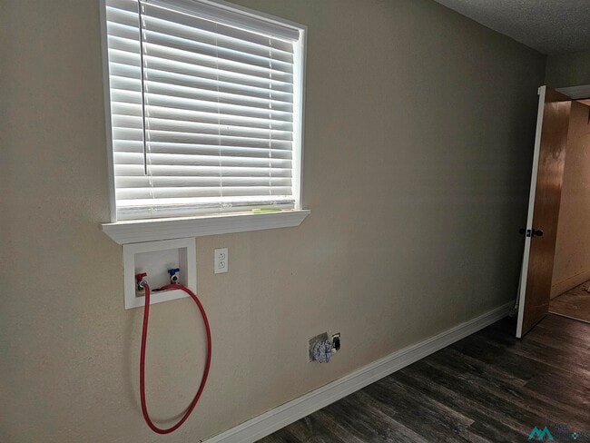 Building Photo - 201 Utah Dr