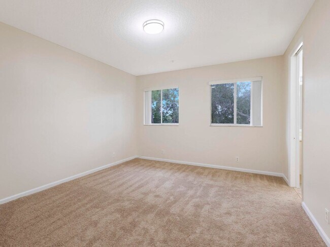 Building Photo - Coventry Townhomes