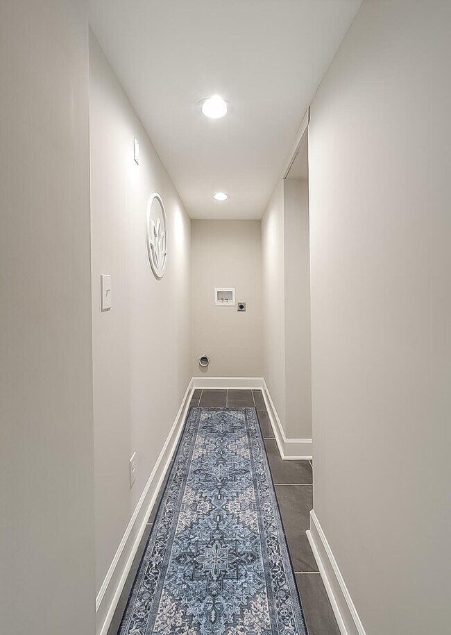 Building Photo - 612 Shelby St