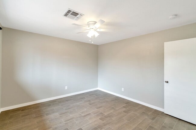 Building Photo - Prime ASU-Area Property: 6-Bedroom Pool Home with 2-Car Garage