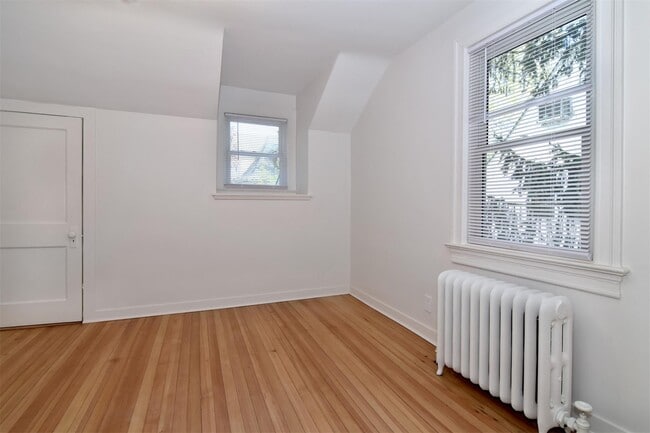 Building Photo - 120 Scarsdale Rd