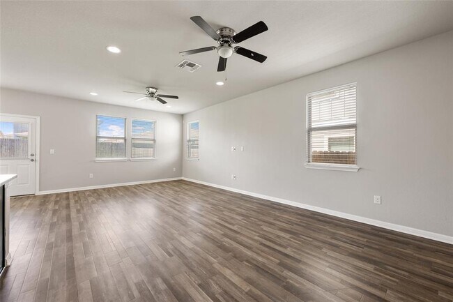 Building Photo - 124 Guemal Rd