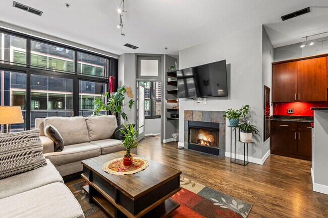 Building Photo - 130 S Canal St