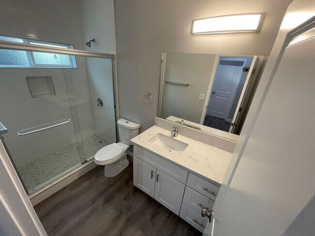 Building Photo - 4BD/2BA with great Yard!