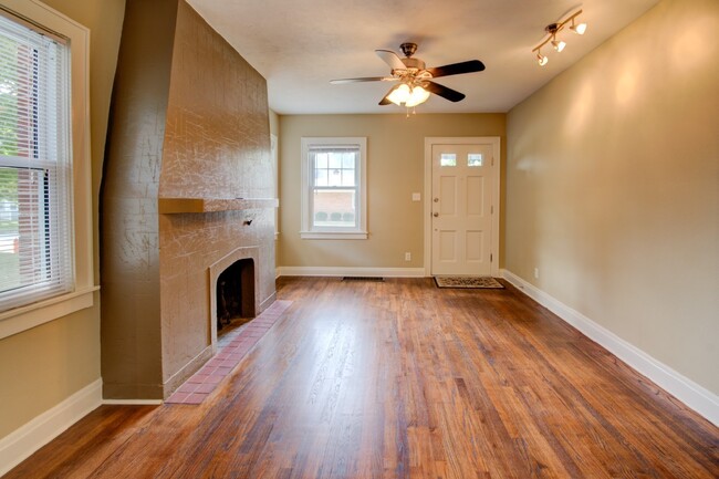 Building Photo - Beautifully Remodeled 2 Bedroom Home