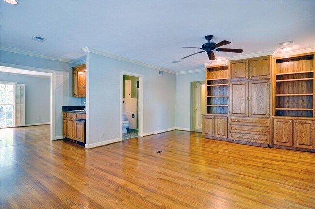 Building Photo - 3197 Westcliff Rd W