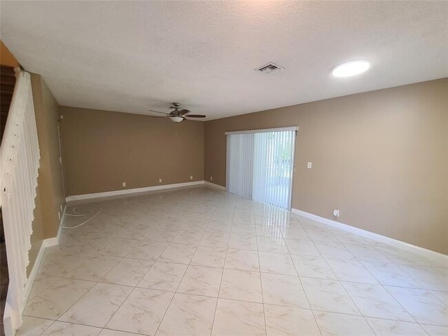 Building Photo - 1427 SW 48th Terrace