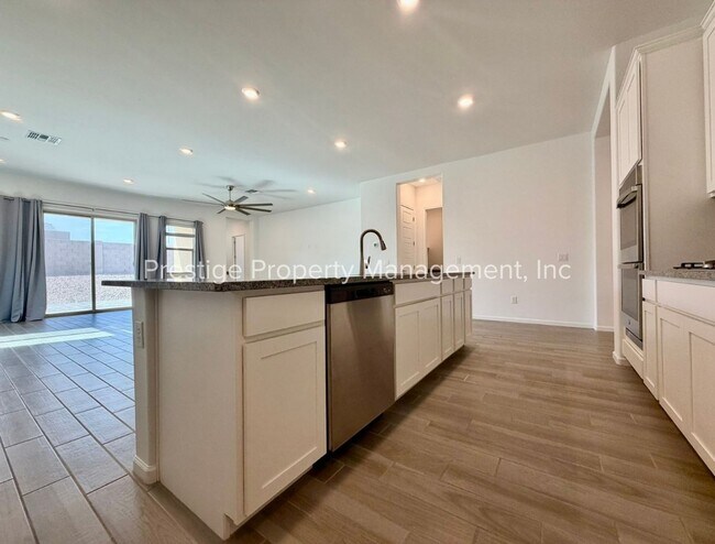 Building Photo - Built in 2023- This Modern Home is A Dream Of Luxury!