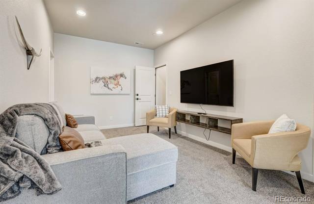 Building Photo - 2220 E La Salle St