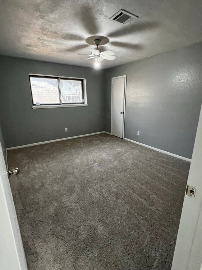 Building Photo - 4030 Thistledown Dr