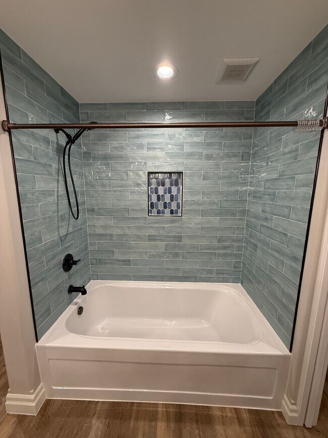 Building Photo - POULSBO - BEAUTIFUL AND BRANDNEW 1 BED 1 BATH