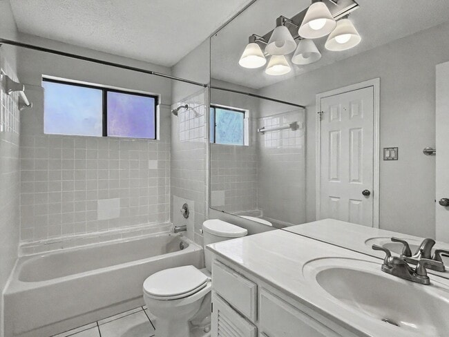 Building Photo - 12446 Starcrest Dr