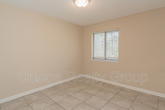 Building Photo - 1600 14th Ave E